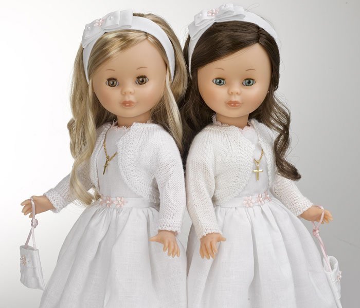 Foto de dos muñecas Nancy comunión, rubia y morena, edición 2014