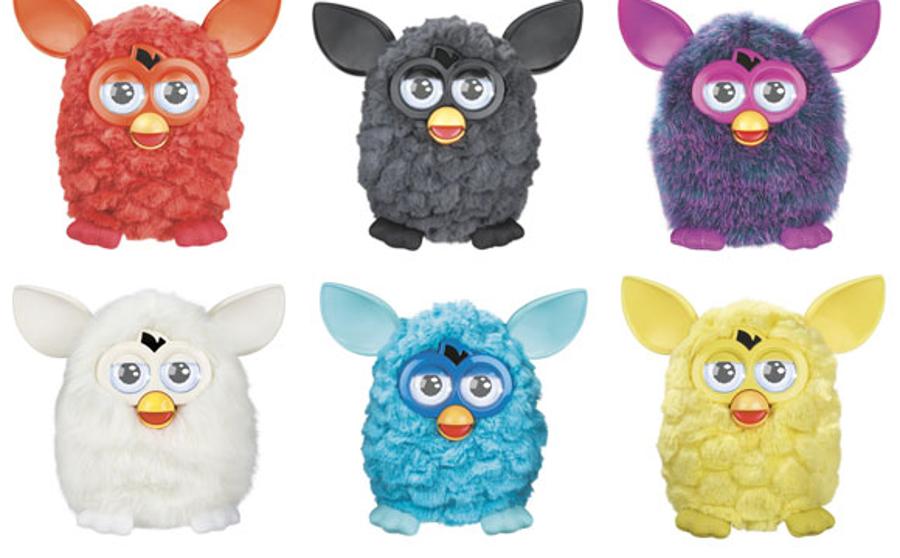 Foto de seis muñecos Furby de distintos colores