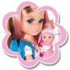 Nancy pasea a su hermanita