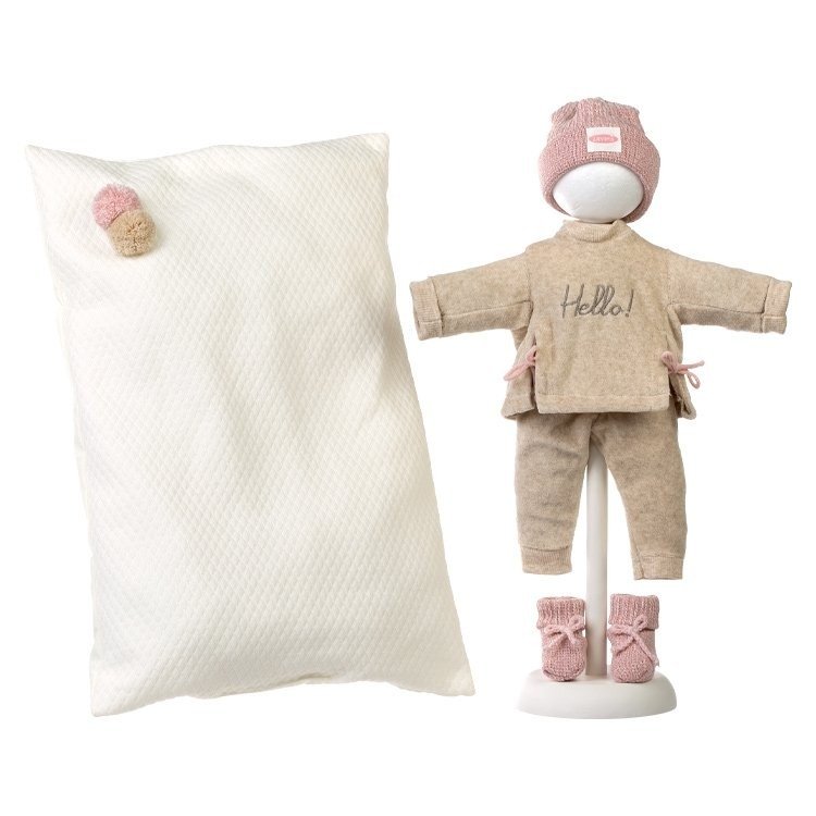 Ropa para Muñecas Llorens 42 cm - Conjunto beige con un gran cojín blanco, gorro y peúcos a juego