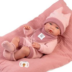 Muñeca Llorens 40 cm - Recién nacida Nica con gorrito de dos puntas y cojín rosa