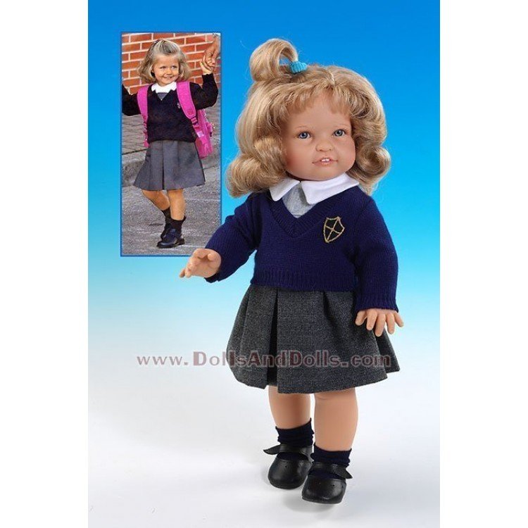 Leonor goes to school