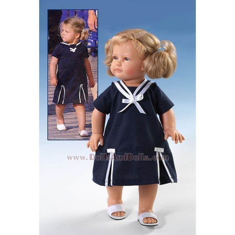 Leonor dressed in sailor in holiday