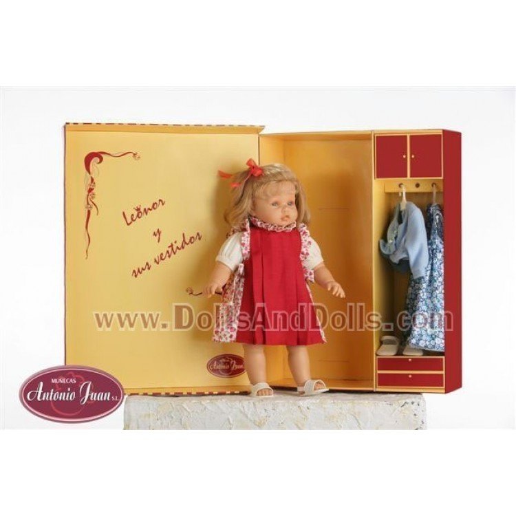 Leonor with wardrobe