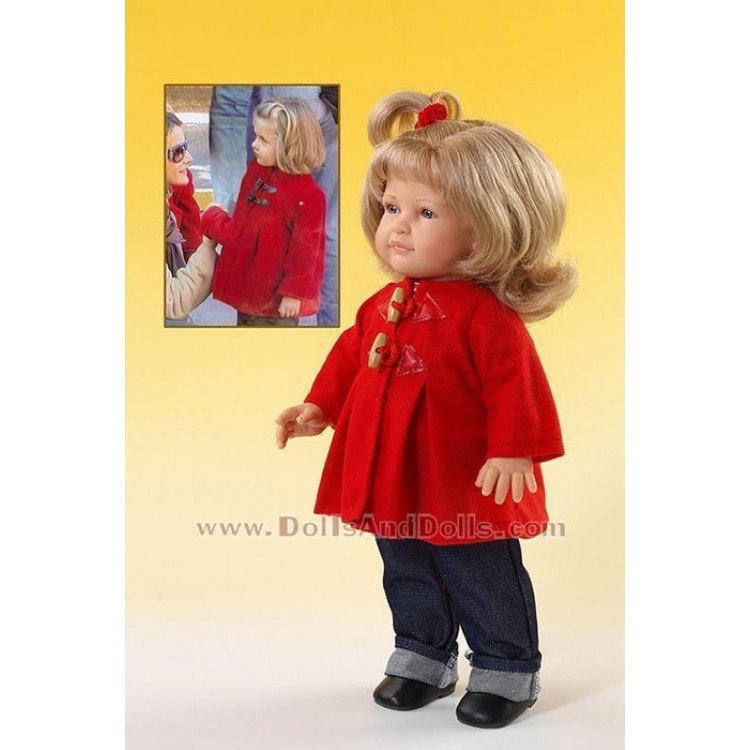 Leonor avec manteau rouge