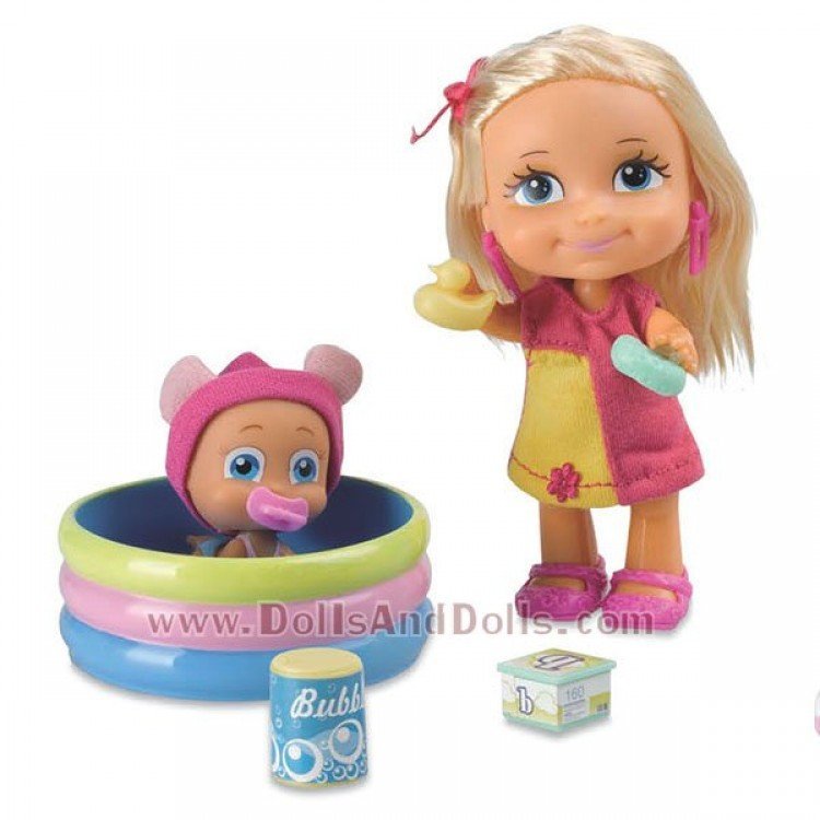 Barriguitas mamá bañando al bebé