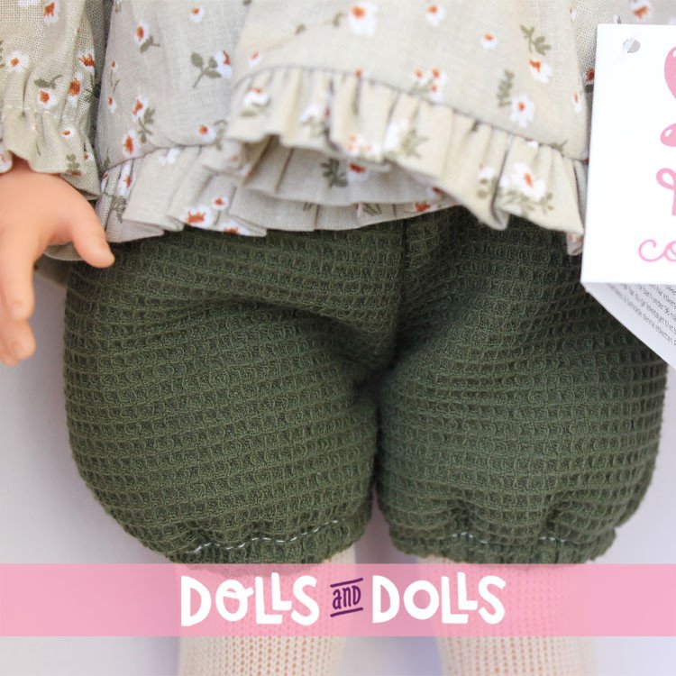 Poupée Así 40 cm - Sabrina dans un ensemble à capuche avec des petites oreilles et une robe à fleurs verte