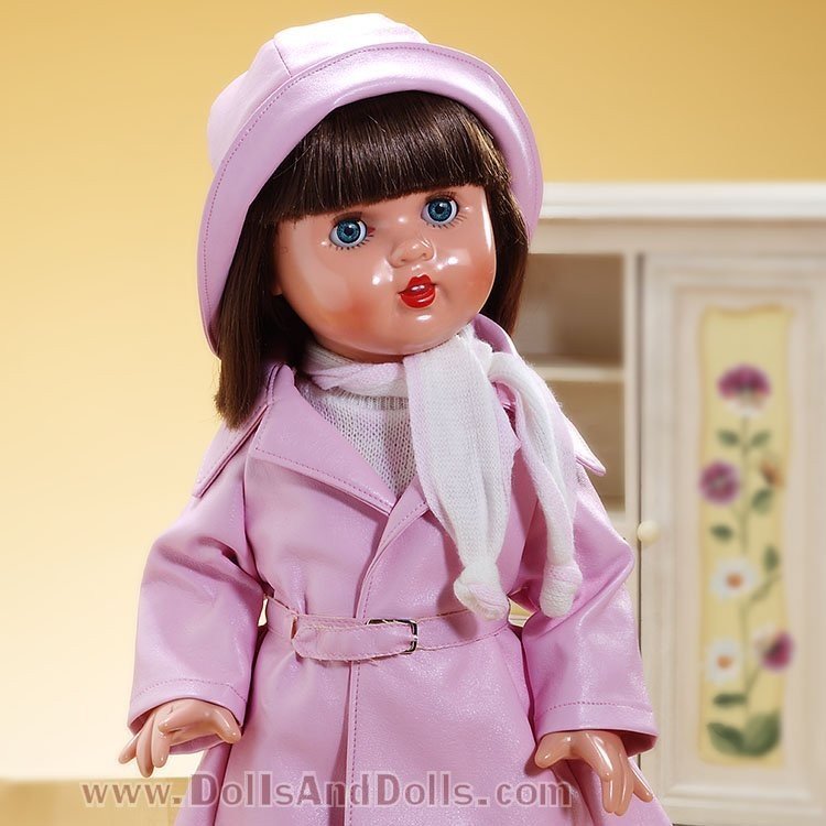 Poupée Mariquita Pérez 50 cm - Avec robe en maille et imperméable rose