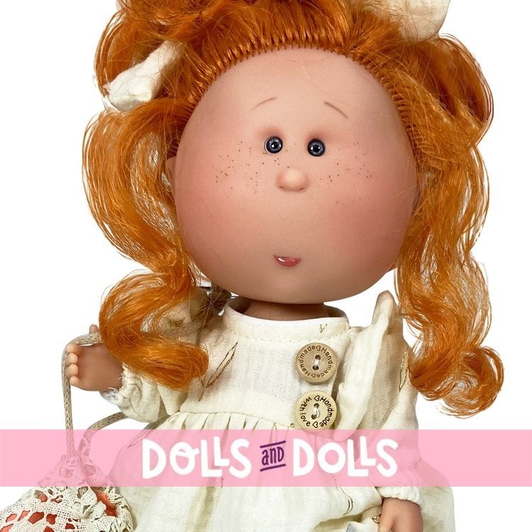 Poupée Nines d'Onil 30 cm - Mia ARTICULÉE - aux cheveux roux dans une robe beige