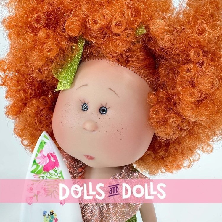 Poupée Nines d'Onil 30 cm - Mia summer avec des cheveux roux bouclés et un maillot de bain