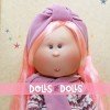 Nines d'Onil Puppe 30 cm - GELENKTE Mia - mit rosa Haaren und Winterschürze