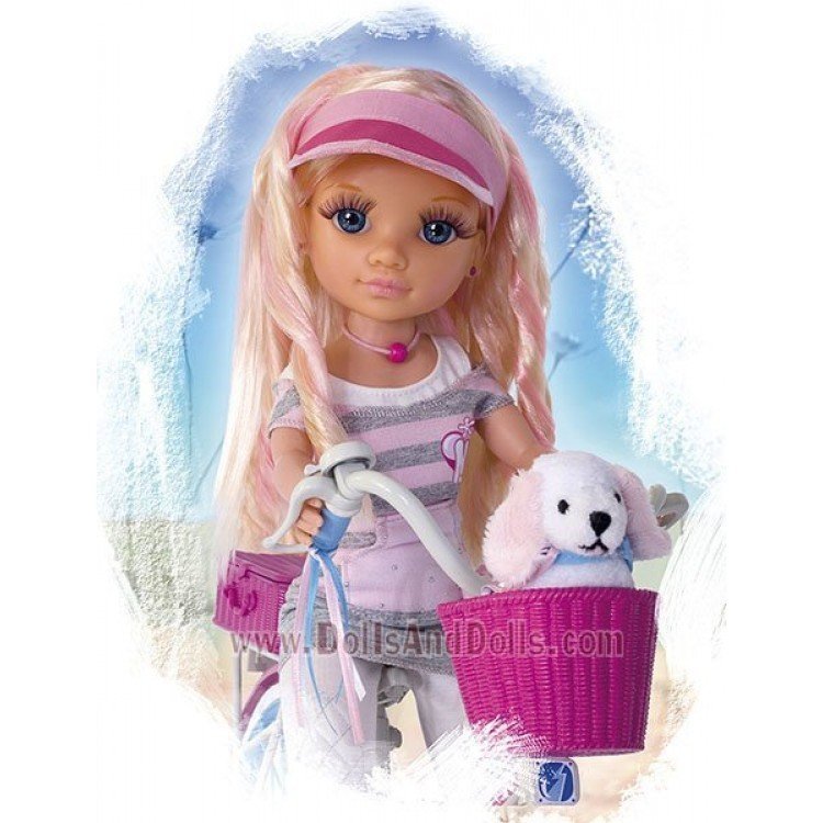 Nancy mit Fahrrad und ihrem Welpen
