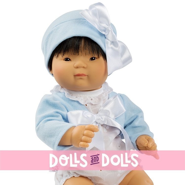 Así Puppe 36 cm - Chinín mit weißem Strampler mit hellblauer Jacke