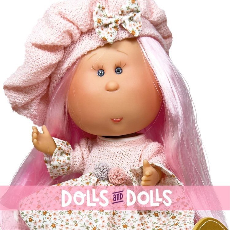 Nines d'Onil Puppe 23 cm - Little Mia mit glattem rosa Haar und einem Blumenkleid