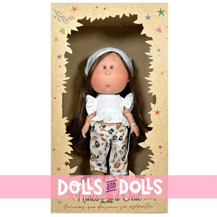 Nines d'Onil Puppe 30 cm - GELENKTE Mia - brunette mit weißem T-Shirt, bedruckter Hose und Maskottchen