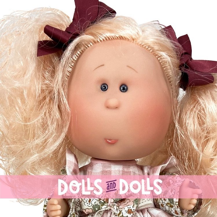 Nines d'Onil Puppe 30 cm - Mia mit rosa Haaren und kariertem Kleid