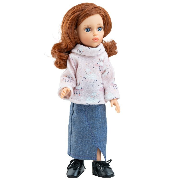 Paola Reina Puppe 32 cm - Las Amigas Articulated - Conchi mit einem Pullover mit Schafsmuster und einem Jeansrock