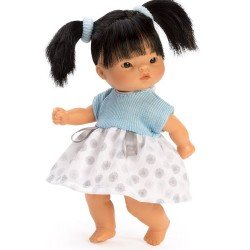 Así Puppe 20 cm - Cheni mit blauem Strick und weißem und grauem Piquékleid