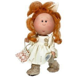 Nines d'Onil Puppe 30 cm - Mia mit roten Haaren in einem beigen Kleid