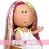 Bambola Nines d'Onil 23 cm - Little Mia con i capelli arcobaleno e un vestito bianco
