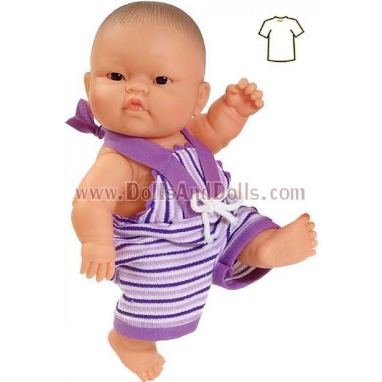 Peque niño asiatico vestiti