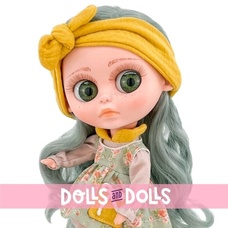 Bambola Berjuan 32 cm - The Biggers - Ragazza con abito a fiori verde e accessori color senape