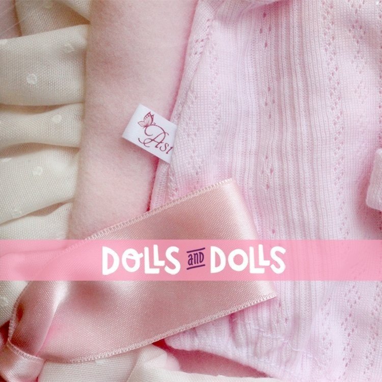Completo per bambola Así - Body rosa, cappello e sacco a pelo rosa con plumeti bianchi per bambola Maria 43 cm
