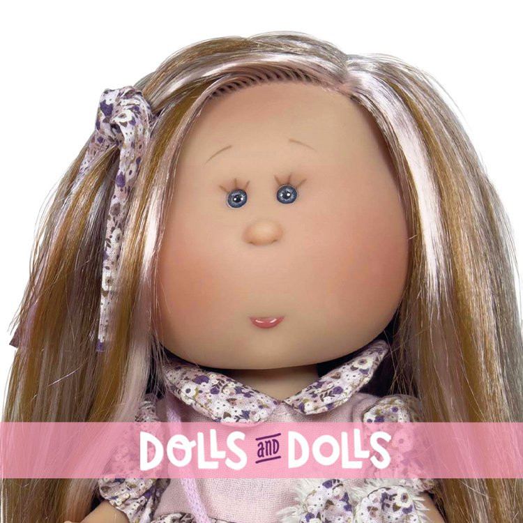 Bambola Nines d'Onil 30 cm - Mia con borsetta a forma di coniglio