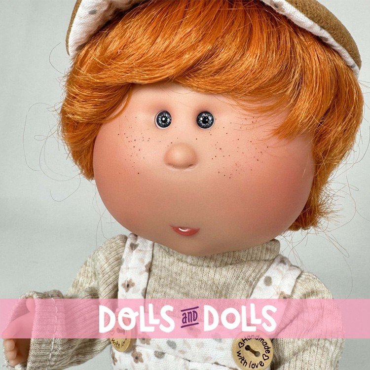 Bambolo Nines d'Onil 30 cm - Mio con i capelli arancione con grembiulino e berretto stampati