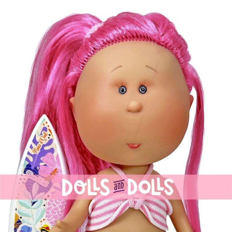 Bambola Nines d'Onil 30 cm - Mia summer con capelli fucsia in una coda di cavallo e costume da bagno