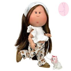 Bambola Nines d'Onil 30 cm - Mia ARTICOLATA - bruna con maglietta bianca, pantaloni stampati e mascotte